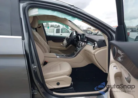 2019 Mercedes-Benz Glc 300 from USA, damaged, VIN WDC0G4JB6KF574065